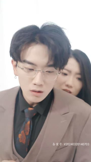 热辣滚烫之丑女无敌(75集) 热辣滚烫之丑女无敌(75集)一起追生活短剧