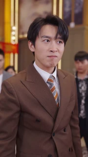 功成名就后，我回乡光耀师门（32集）短剧