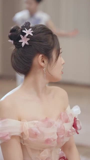 我在等,月光落在我身上(79集) 我在等,月光落在我身上(79集)穿越短剧推荐