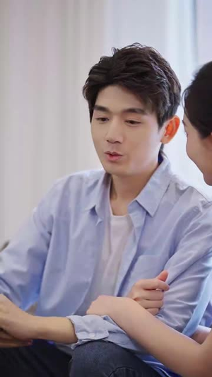 刚被分手,校花产房叫我签字(25集) 刚被分手,校花产房叫我签字(25集)推荐你们也去看