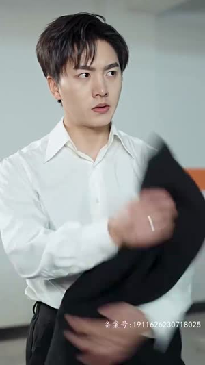 一夜五宝,三个大佬抢着当爹地(100集) 一夜五宝,三个大佬抢着当爹地(100集)一口气看完