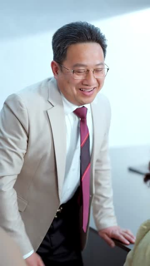 若逢新雪初霁(70集) 若逢新雪初霁(70集)一口气追完短剧