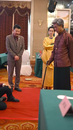 双界倒爷之女帝是我网友(60集) 双界倒爷之女帝是我网友(60集)精彩短剧天天看