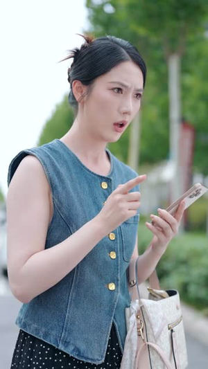 物价贬值，我穿回来后带飞全家&物价贬值我穿回来后带飞全家（74集）短剧上头又好看