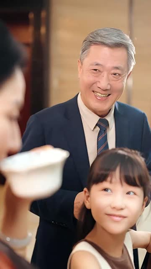 萌宝告状农民工爹地是战神 (60集) 萌宝告状农民工爹地是战神 (60集) 免费在线看