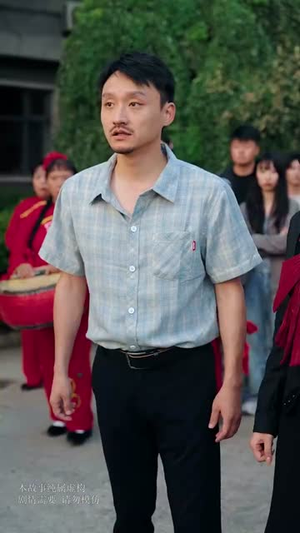 隐居多年后为孙女亮出身份(61集) 隐居多年后为孙女亮出身份(61集)爆款短剧一起追